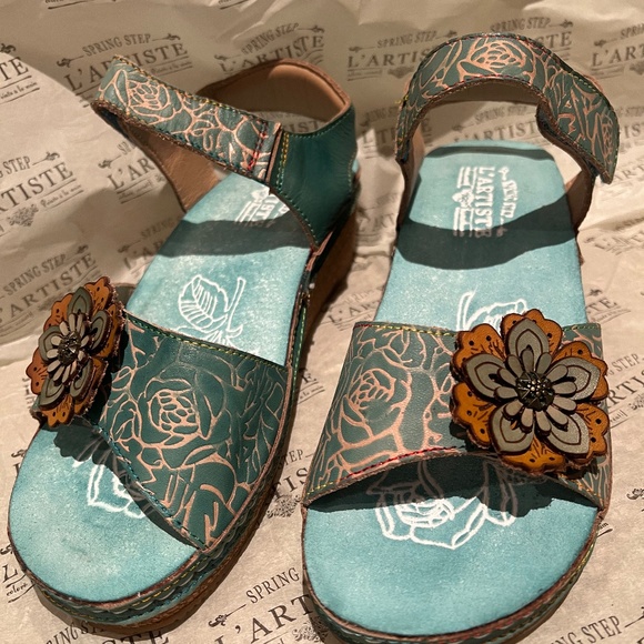 New L'Artiste by Spring Step Leather Wedge Sandals Cuteness Teal Embossed NIB - Picture 4 of 14